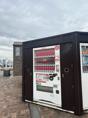 コーラだらけの自販機